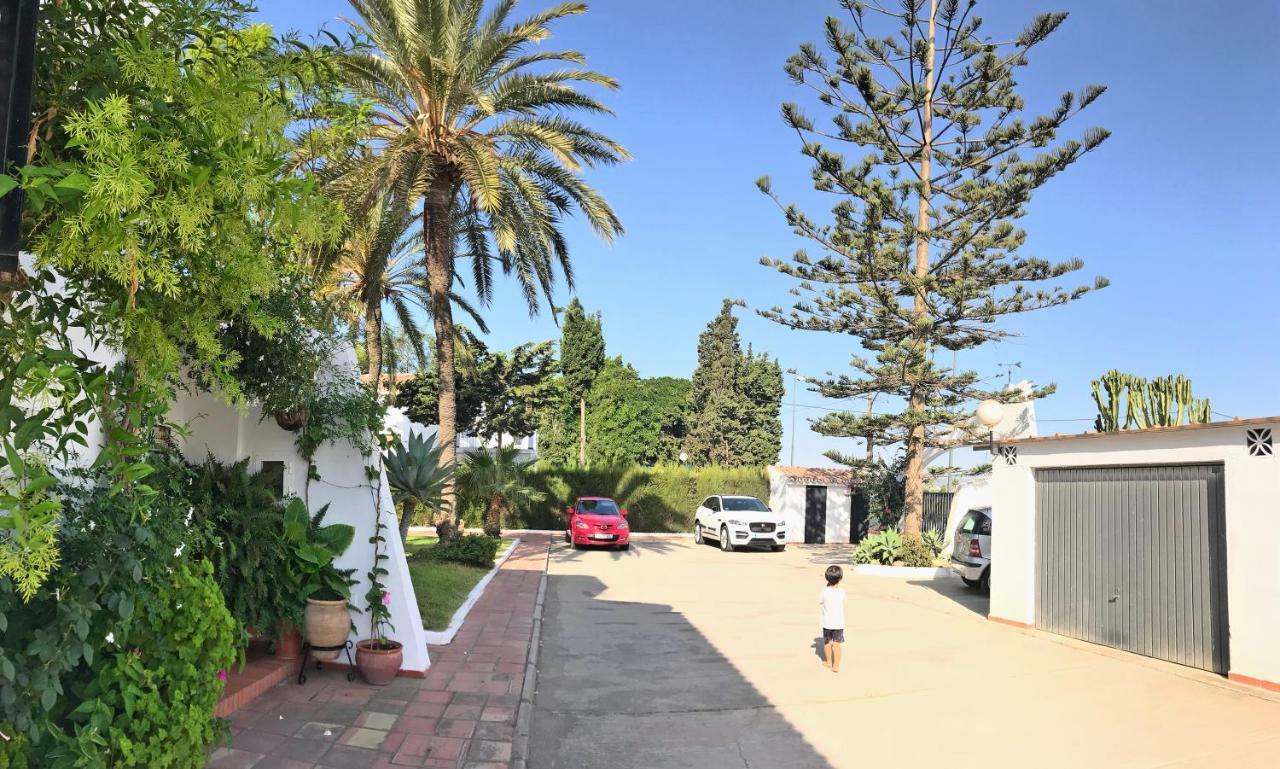 Beachfront Oasis In Costa Del Sol. Калета-де-Велес Екстер'єр фото