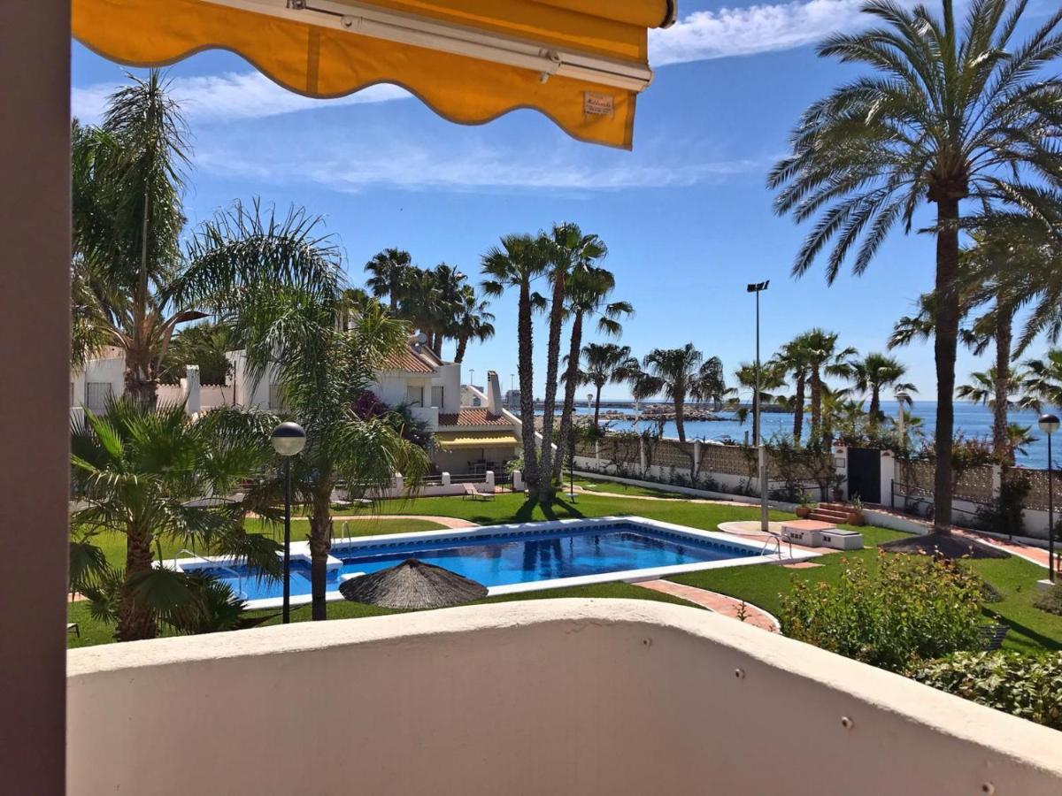 Beachfront Oasis In Costa Del Sol. Калета-де-Велес Екстер'єр фото
